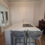 Modern kitchen with marble island in Bordeaux homestay